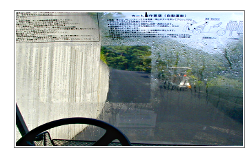 ゴルフカートの窓にラクリーンを貼り付けた施工画像
